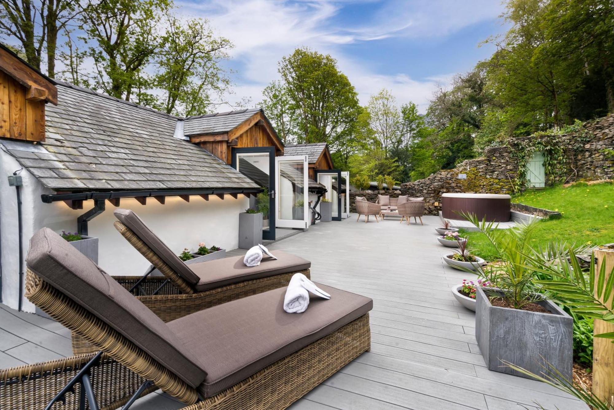Aphrodites Group - Luxury Hot Tub Suites In Central Lake District! Bowness-on-Windermere Dış mekan fotoğraf