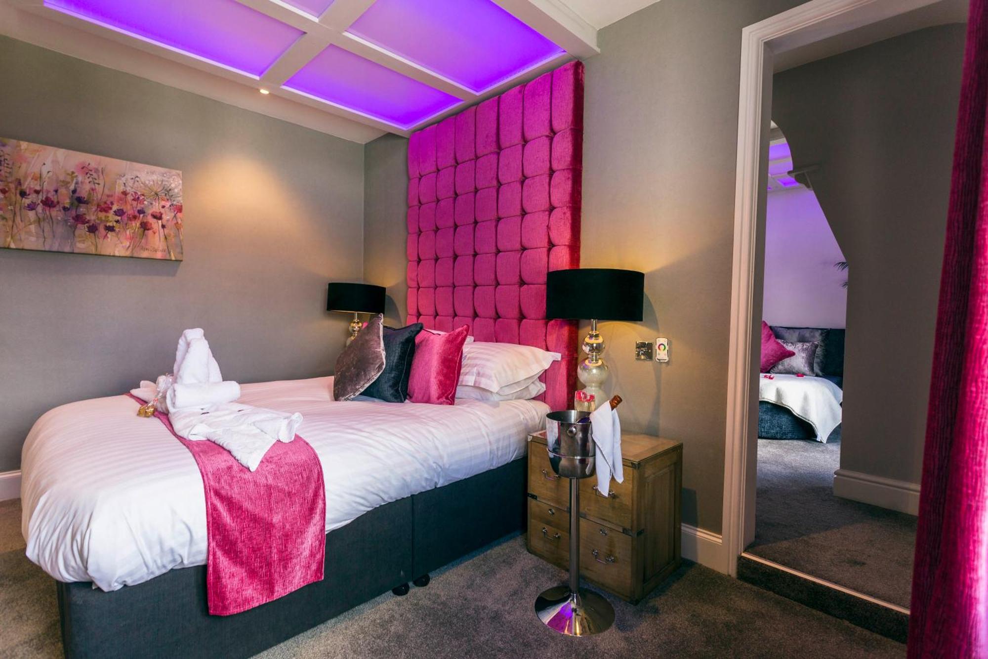 Aphrodites Group - Luxury Hot Tub Suites In Central Lake District! Bowness-on-Windermere Dış mekan fotoğraf