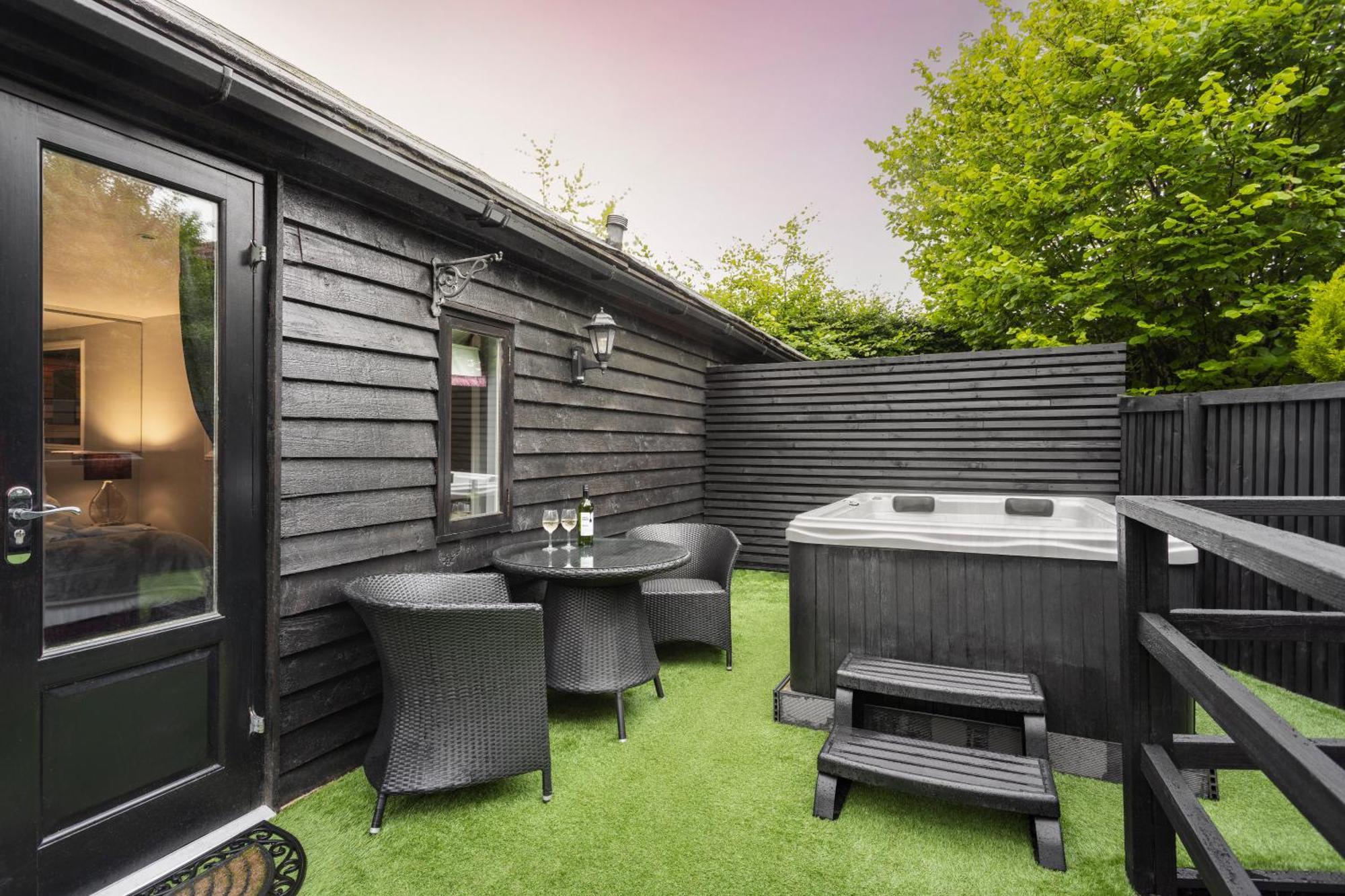 Aphrodites Group - Luxury Hot Tub Suites In Central Lake District! Bowness-on-Windermere Dış mekan fotoğraf