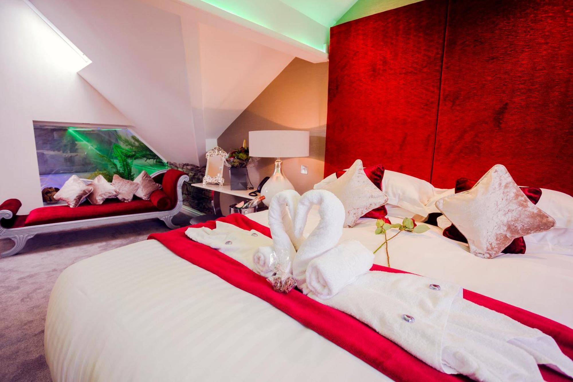 Aphrodites Group - Luxury Hot Tub Suites In Central Lake District! Bowness-on-Windermere Dış mekan fotoğraf